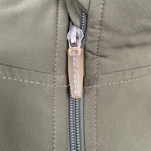 One Tooth fall waterproof jacket with detachable hood - Picture 5 of 5